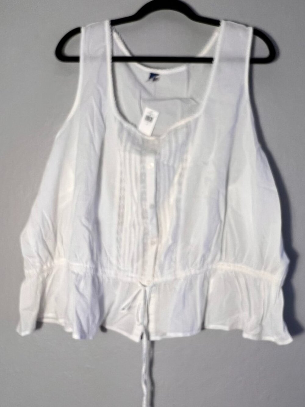 NWT 3X Old Navy white lace tank top with vertical lace detailing